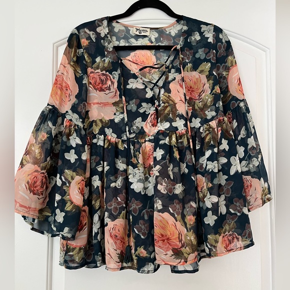 Show me your MUMU small - lace up top - Picture 2 of 8